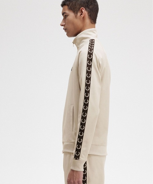 FRED PERRY（フレッドペリー）の「CONTRAST TAPE TRACK JACKET　J5557（その他アウター・メンズ・ベージュ・X-LARGE/LARGE/MEDIUM/SMALL）」の3枚目の写真