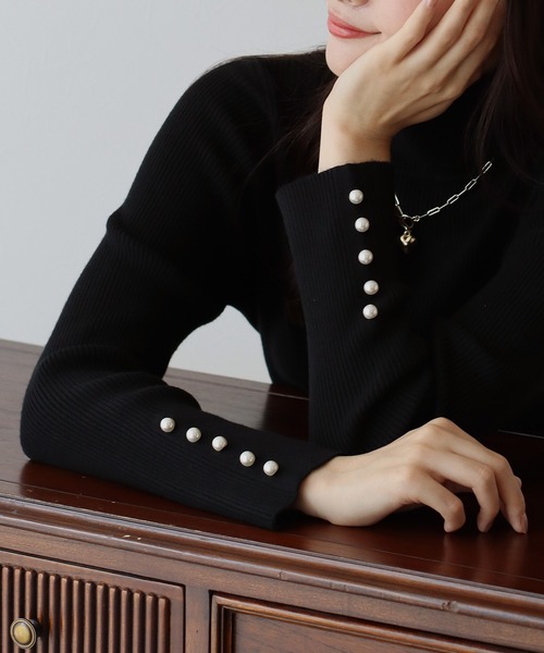 BLUEEAST（ブルーイースト）の「袖パールボタンタートルネックニット（ニット/セーター・レディース・ブルー/ブラック/グレー/オフホワイト/ボルドー・MEDIUM）」の13枚目の写真