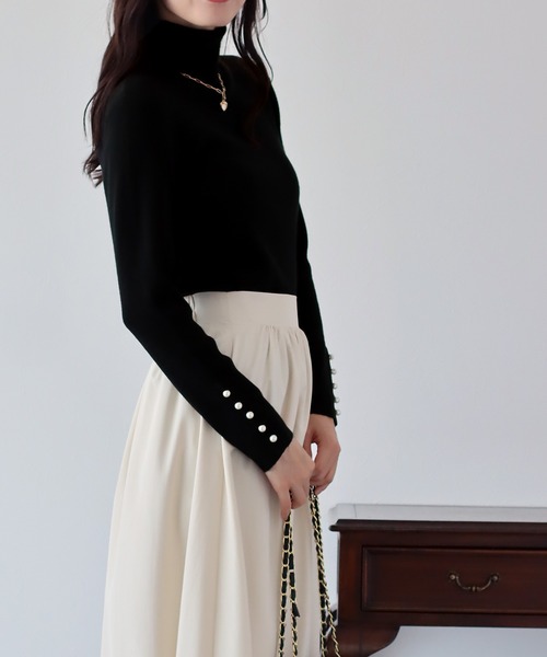 BLUEEAST（ブルーイースト）の「袖パールボタンタートルネックニット（ニット/セーター・レディース・ブルー/ブラック/グレー/オフホワイト/ボルドー・MEDIUM）」の15枚目の写真