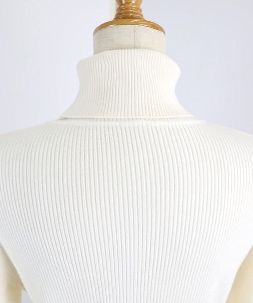 BLUEEAST（ブルーイースト）の「袖パールボタンタートルネックニット（ニット/セーター・レディース・ブルー/ブラック/グレー/オフホワイト/ボルドー・MEDIUM）」の21枚目の写真