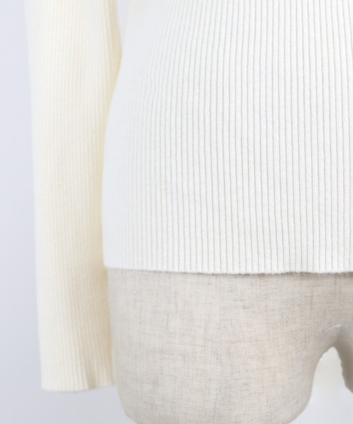 BLUEEAST（ブルーイースト）の「袖パールボタンタートルネックニット（ニット/セーター・レディース・ブルー/ブラック/グレー/オフホワイト/ボルドー・MEDIUM）」の22枚目の写真