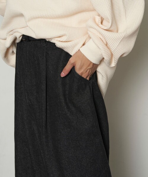 PUBLUX（パブリュクス）の「PUBLUX/パブリュクス タックワイドストレートデニム/セットアップ対応(限定展開)（デニムパンツ・メンズ・ブルー/チャコールグレー/ブラック・SMALL/MEDIUM/LARGE）」の13枚目の写真