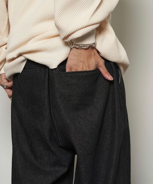 PUBLUX（パブリュクス）の「PUBLUX/パブリュクス タックワイドストレートデニム/セットアップ対応(限定展開)（デニムパンツ・メンズ・ブルー/チャコールグレー/ブラック・SMALL/MEDIUM/LARGE）」の14枚目の写真