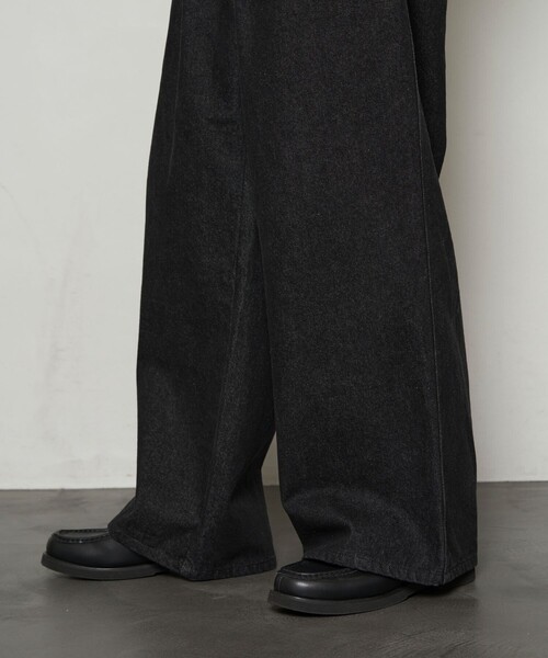 PUBLUX（パブリュクス）の「PUBLUX/パブリュクス タックワイドストレートデニム/セットアップ対応(限定展開)（デニムパンツ・メンズ・ブルー/チャコールグレー/ブラック・SMALL/MEDIUM/LARGE）」の5枚目の写真