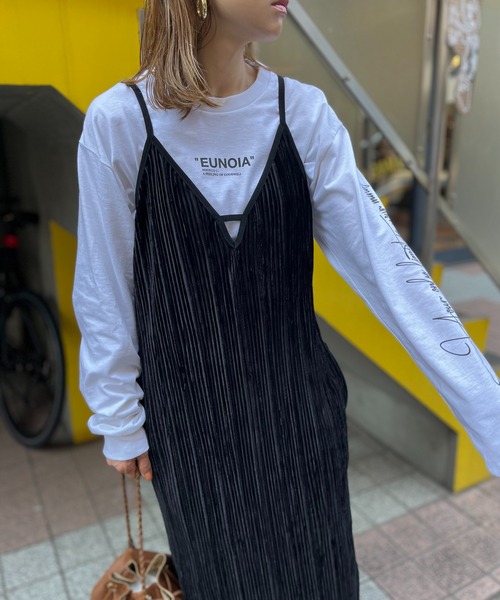 mi via loca（ミヴィアロカ）の「ベロア ランダムプリーツ キャミワンピース（ワンピース・レディース・カーキ/ブラック/ブルー・FREE）」の8枚目の写真