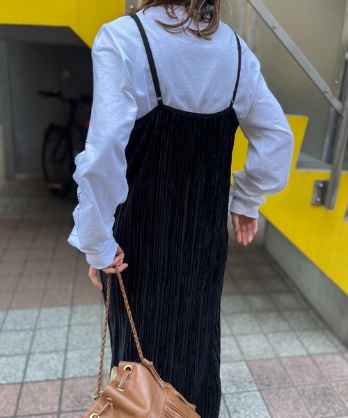 mi via loca（ミヴィアロカ）の「ベロア ランダムプリーツ キャミワンピース（ワンピース・レディース・カーキ/ブラック/ブルー・FREE）」の10枚目の写真