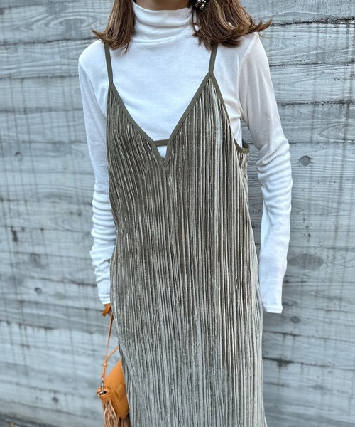 mi via loca（ミヴィアロカ）の「ベロア ランダムプリーツ キャミワンピース（ワンピース・レディース・カーキ/ブラック/ブルー・FREE）」の22枚目の写真