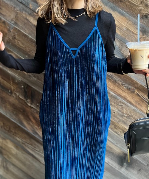 mi via loca（ミヴィアロカ）の「ベロア ランダムプリーツ キャミワンピース（ワンピース・レディース・カーキ/ブラック/ブルー・FREE）」の17枚目の写真