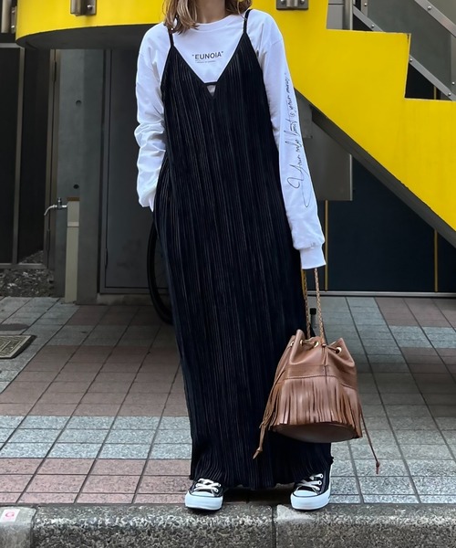 mi via loca（ミヴィアロカ）の「ベロア ランダムプリーツ キャミワンピース（ワンピース・レディース・カーキ/ブラック/ブルー・FREE）」の15枚目の写真