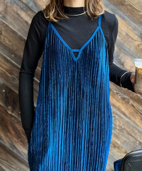 mi via loca（ミヴィアロカ）の「ベロア ランダムプリーツ キャミワンピース（ワンピース・レディース・カーキ/ブラック/ブルー・FREE）」の18枚目の写真