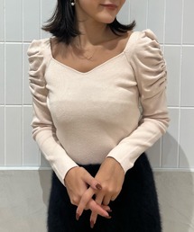 ペンタゴンネックボリュームギャザーニット
