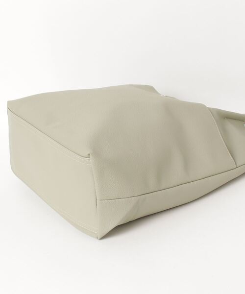 Per sist ence(パーシエンス)の「フェイクレザーシンプルタックトート(トートバッグ・レディース・ブラック/シルバー/ブルー/セージグリーン/アイボリー/ベージュ/グレー/ブルーグリーン/チャコールグレー・FREE)」の15枚目の写真