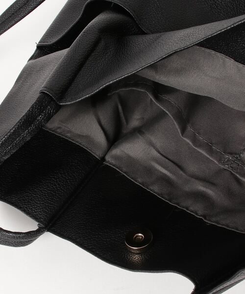 Per sist ence(パーシエンス)の「フェイクレザーシンプルタックトート(トートバッグ・レディース・ブラック/シルバー/ブルー/セージグリーン/アイボリー/ベージュ/グレー/ブルーグリーン/チャコールグレー・FREE)」の17枚目の写真