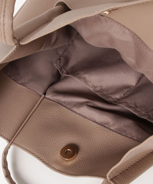 Per sist ence(パーシエンス)の「フェイクレザーシンプルタックトート(トートバッグ・レディース・ブラック/シルバー/ブルー/セージグリーン/アイボリー/ベージュ/グレー/ブルーグリーン/チャコールグレー・FREE)」の21枚目の写真