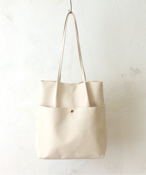 Per sist ence(パーシエンス)の「フェイクレザーシンプルタックトート(トートバッグ・レディース・ブラック/シルバー/ブルー/セージグリーン/アイボリー/ベージュ/グレー/ブルーグリーン/チャコールグレー・FREE)」の2枚目の写真