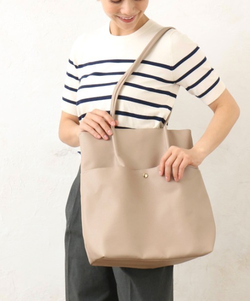 Per sist ence(パーシエンス)の「フェイクレザーシンプルタックトート(トートバッグ・レディース・ブラック/シルバー/ブルー/セージグリーン/アイボリー/ベージュ/グレー/ブルーグリーン/チャコールグレー・FREE)」の12枚目の写真