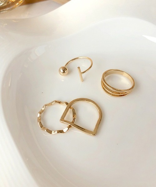 LYEON（リヨン）の「デザインリング４点セット（リング・レディース・シルバー/ゴールド・FREE）」の2枚目の写真