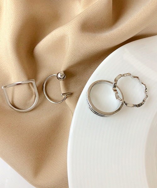 LYEON（リヨン）の「デザインリング４点セット（リング・レディース・シルバー/ゴールド・FREE）」の3枚目の写真