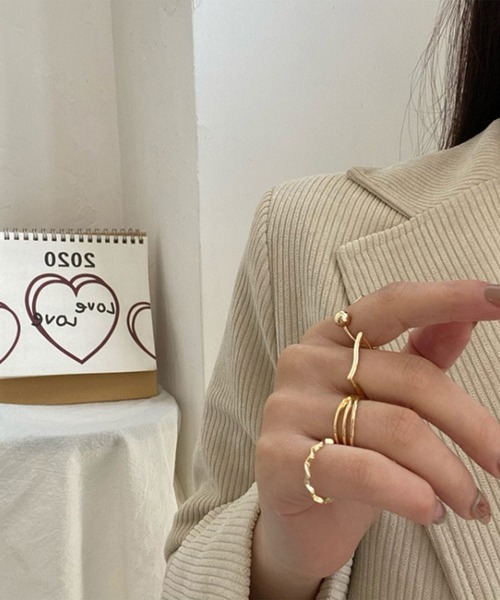 LYEON（リヨン）の「デザインリング４点セット（リング・レディース・シルバー/ゴールド・FREE）」の4枚目の写真