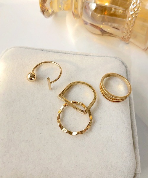 LYEON（リヨン）の「デザインリング４点セット（リング・レディース・シルバー/ゴールド・FREE）」の5枚目の写真