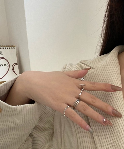 LYEON（リヨン）の「デザインリング４点セット（リング・レディース・シルバー/ゴールド・FREE）」の7枚目の写真