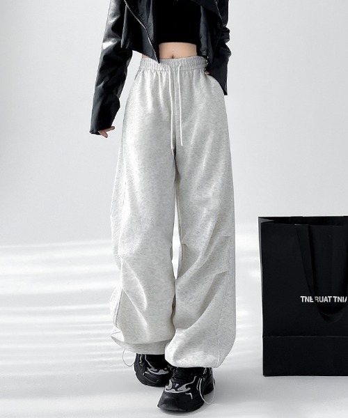Mela(メラ)の「PARACHUTE SWEAT PT(スウェットパンツ・レディース・グレー/ブラック/ダークグレー/ライトグレー・XL/L/M/S)」の3枚目の写真