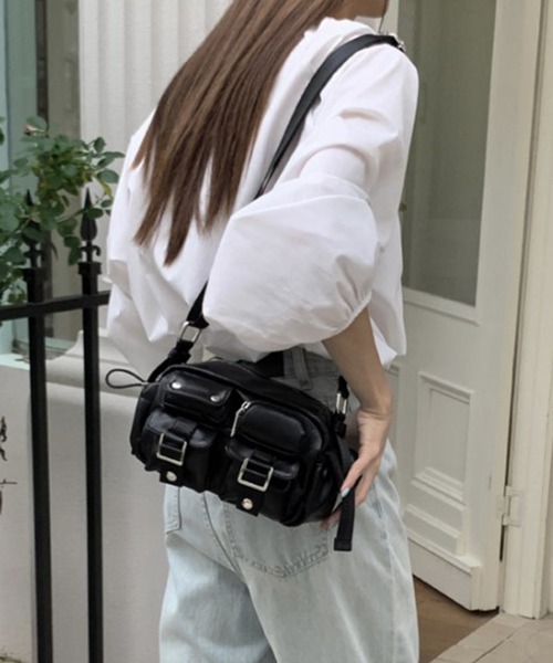 Chick(チック)の「▲MULTI POCKET SHOULDER BAG / マルチポケットショルダーバッグ(ショルダーバッグ・レディース・グレー/ブラック・FREE)」の1枚目の写真