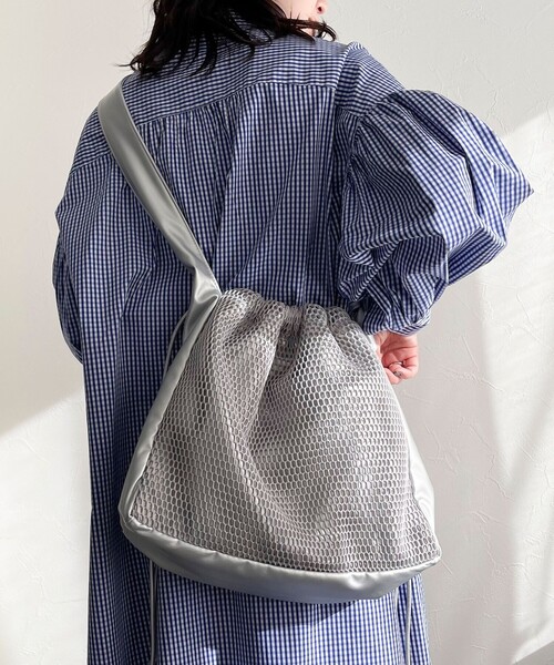 CONTROL FREAK / CTFK（コントロールフリーク）の「【CONTROL FREAK/コントロールフリーク】メッシュコンビバッグ（ショルダーバッグ・レディース・シルバー/キナリ・FREE）」の2枚目の写真