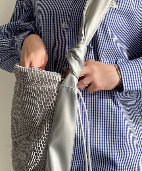 CONTROL FREAK / CTFK（コントロールフリーク）の「【CONTROL FREAK/コントロールフリーク】メッシュコンビバッグ（ショルダーバッグ・レディース・シルバー/キナリ・FREE）」の6枚目の写真