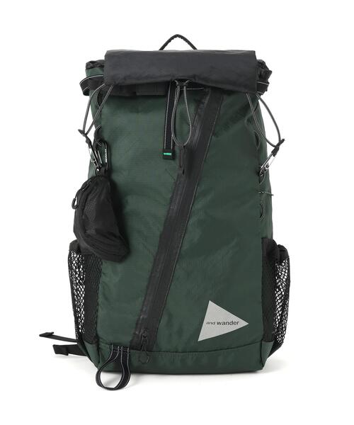and wander（アンドワンダー）の「and wander/アンドワンダー  ECOPAK 30L backpack（バックパック/リュック・メンズ・ブラック/ホワイト系2/ベージュ/モスグリーン・F）」の4枚目の写真