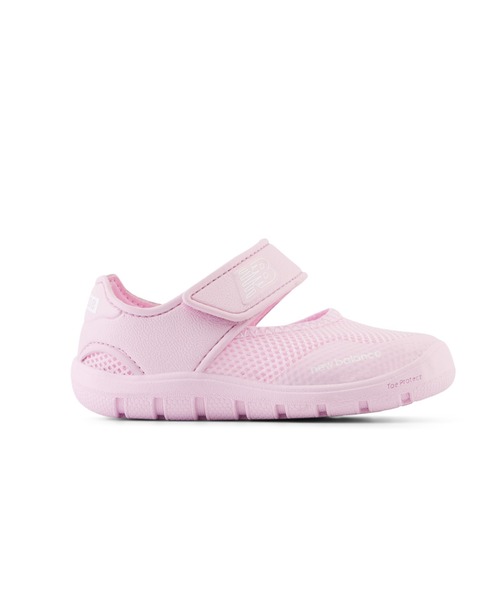 NEW BALANCE（ニューバランス）の「208 v2 Sandal（サンダル・キッズ・ホワイト系その他/ブラック×ホワイト/ピンク・14.0cm/13.0cm/12.0cm/12.5cm/14.5cm/15.5cm/13.5cm/15.0cm/16.0cm/16.5cm）」の3枚目の写真