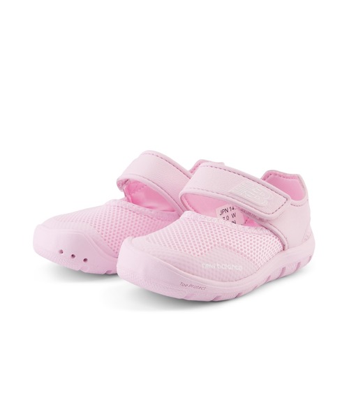 NEW BALANCE（ニューバランス）の「208 v2 Sandal（サンダル・キッズ・ホワイト系その他/ブラック×ホワイト/ピンク・14.0cm/13.0cm/12.0cm/12.5cm/14.5cm/15.5cm/13.5cm/15.0cm/16.0cm/16.5cm）」の5枚目の写真