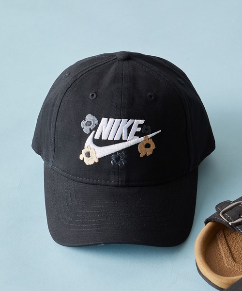 NIKE(ナイキ)の「NIKE NAG YOUR MOVE CLUB CAP(キャップ・キッズ・ブラック/ピンク・FREE)」の1枚目の写真