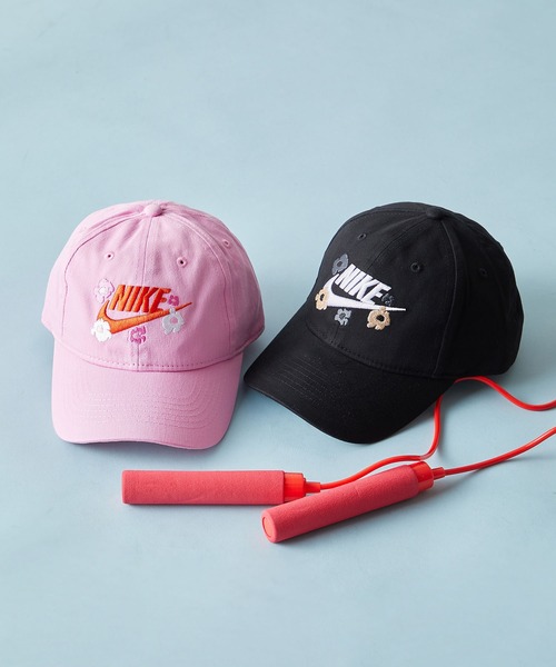 NIKE(ナイキ)の「NIKE NAG YOUR MOVE CLUB CAP(キャップ・キッズ・ブラック/ピンク・FREE)」の5枚目の写真