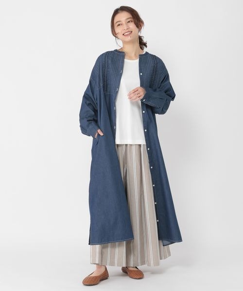 studio CLIP（スタディオクリップ）の「ピンタックデニムワンピース[プチ・プラスサイズあり]（ワンピース・レディース・ライトブルー/ブラック/インディゴブルー・FREE/ﾌﾘｰ(L)/PF）」の3枚目の写真