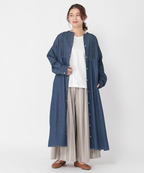 studio CLIP（スタディオクリップ）の「ピンタックデニムワンピース[プチ・プラスサイズあり]（ワンピース・レディース・ライトブルー/ブラック/インディゴブルー・FREE/ﾌﾘｰ(L)/PF）」の6枚目の写真