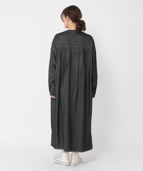 studio CLIP（スタディオクリップ）の「ピンタックデニムワンピース[プチ・プラスサイズあり]（ワンピース・レディース・ライトブルー/ブラック/インディゴブルー・FREE/ﾌﾘｰ(L)/PF）」の9枚目の写真