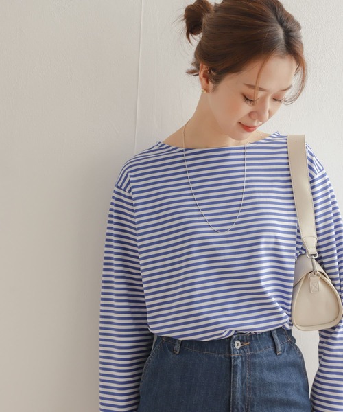 URBAN RESEARCH DOORS(アーバンリサーチドアーズ)の「ラウンドヘムボーダーロングTシャツ(Tシャツ/カットソー・レディース・ブラック系その他/ブルー系その他/レッド系その他・MEDIUM)」の3枚目の写真