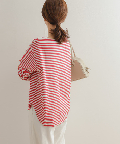 URBAN RESEARCH DOORS(アーバンリサーチドアーズ)の「ラウンドヘムボーダーロングTシャツ(Tシャツ/カットソー・レディース・ブラック系その他/ブルー系その他/レッド系その他・MEDIUM)」の6枚目の写真