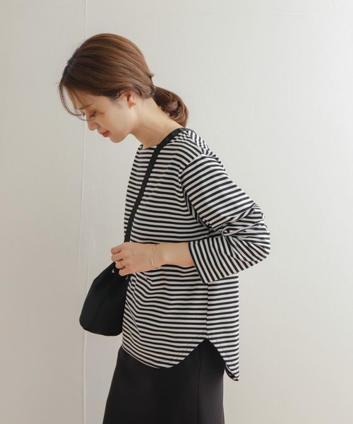URBAN RESEARCH DOORS(アーバンリサーチドアーズ)の「ラウンドヘムボーダーロングTシャツ(Tシャツ/カットソー・レディース・ブラック系その他/ブルー系その他/レッド系その他・MEDIUM)」の19枚目の写真