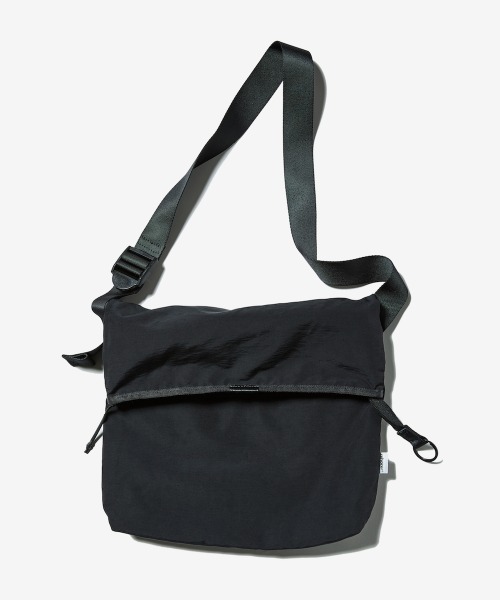 rehacer(レアセル)の「rehacer : Joint Cord Shoulder Bag / ジョイント コード ショルダー バック(ショルダーバッグ・メンズ・オレンジ/ブラック/カーキ・FREE)」の2枚目の写真