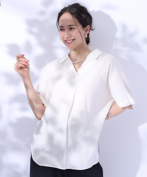 SHOO・LA・RUE（シューラルー）の「◆【UV/抗菌防臭】ゆる さら ふわり フレンチリネンブレンド ドルマンシャツ（シャツ/ブラウス・レディース・グリーン系/ホワイト/ピンク/ブラック系1/ネイビー/ライトパープル/ブルー系その他4/ブルー系その他3/ブルーグリーン/レッド系1/キャメル・00）」の2枚目の写真