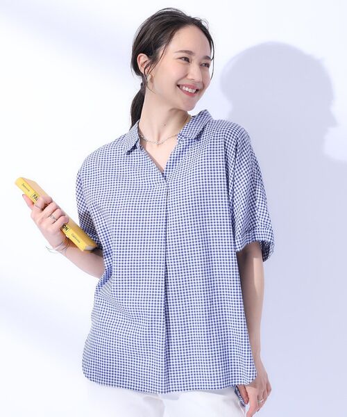 SHOO・LA・RUE（シューラルー）の「◆【UV/抗菌防臭】ゆる さら ふわり フレンチリネンブレンド ドルマンシャツ（シャツ/ブラウス・レディース・グリーン系/ホワイト/ピンク/ブラック系1/ネイビー/ライトパープル/ブルー系その他4/ブルー系その他3/ブルーグリーン/レッド系1/キャメル・00）」の6枚目の写真