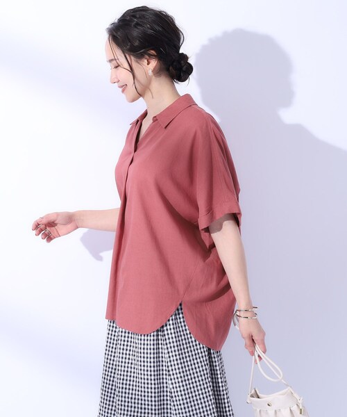 SHOO・LA・RUE（シューラルー）の「◆【UV/抗菌防臭】ゆる さら ふわり フレンチリネンブレンド ドルマンシャツ（シャツ/ブラウス・レディース・グリーン系/ホワイト/ピンク/ブラック系1/ネイビー/ライトパープル/ブルー系その他4/ブルー系その他3/ブルーグリーン/レッド系1/キャメル・00）」の17枚目の写真