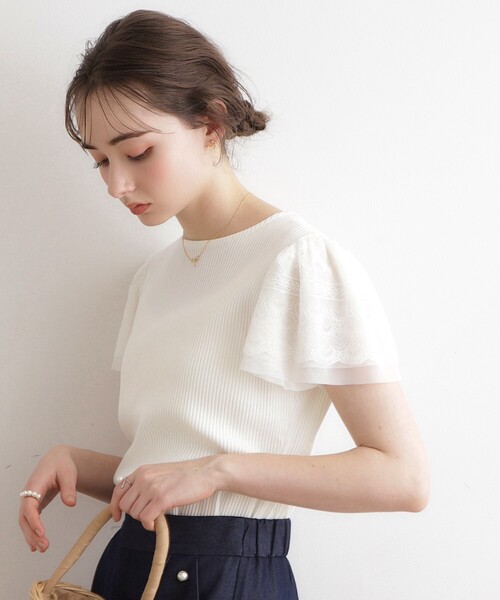 couture brooch（クチュールブローチ）の「◆【主役級！華やか大人レディトップス】チュール×レース袖トップス（Tシャツ/カットソー・レディース・ライトグレー/ブラック/サックスブルー/オフホワイト/ブラウン系その他・40/38/42/36）」の2枚目の写真