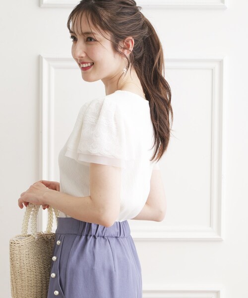 couture brooch（クチュールブローチ）の「◆【主役級！華やか大人レディトップス】チュール×レース袖トップス（Tシャツ/カットソー・レディース・ライトグレー/ブラック/サックスブルー/オフホワイト/ブラウン系その他・40/38/42/36）」の10枚目の写真