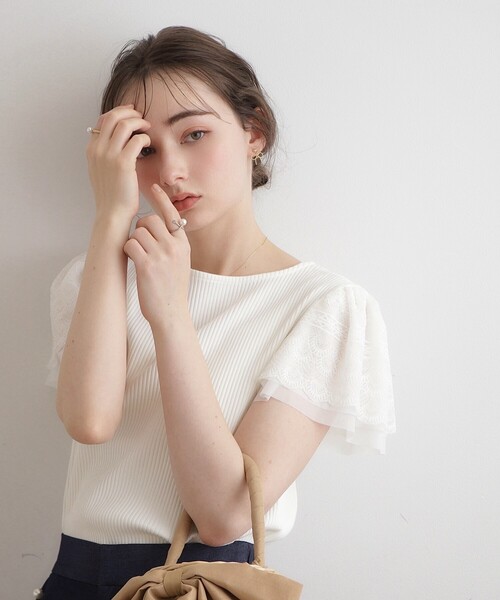 couture brooch（クチュールブローチ）の「◆【主役級！華やか大人レディトップス】チュール×レース袖トップス（Tシャツ/カットソー・レディース・ライトグレー/ブラック/サックスブルー/オフホワイト/ブラウン系その他・40/38/42/36）」の14枚目の写真