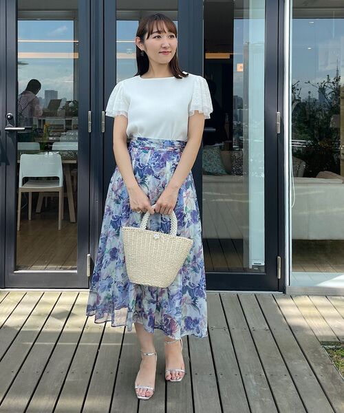 couture brooch（クチュールブローチ）の「◆【主役級！華やか大人レディトップス】チュール×レース袖トップス（Tシャツ/カットソー・レディース・ライトグレー/ブラック/サックスブルー/オフホワイト/ブラウン系その他・40/38/42/36）」の17枚目の写真