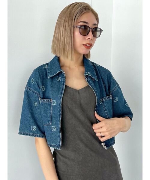 EMODA（エモダ）の「フロントジップデニムシャツ（シャツ/ブラウス・レディース・グレー/ライトブルー/ブラック・FREE）」の3枚目の写真