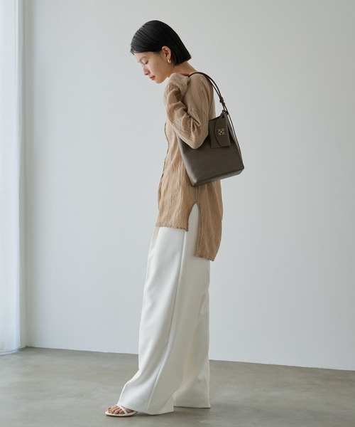 russet（ラシット）の「【本革/490g】スクエアワンショルダーバッグ